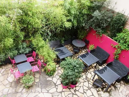 ***  Logis Hotel Des Causses Millau France